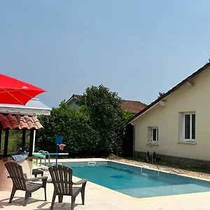 Jolie Independante Climatisee 3 Confort 6 Couchages, Piscine Chauffee 4 X 8 Disponible Selon Meteo De Mai A Fin Septembre, Jacuzzi 4 Places, Boulodrome Eclaire, Ping-pong, Wifi, Proche Commerces Animaux Domestiques Sur Demande Villa